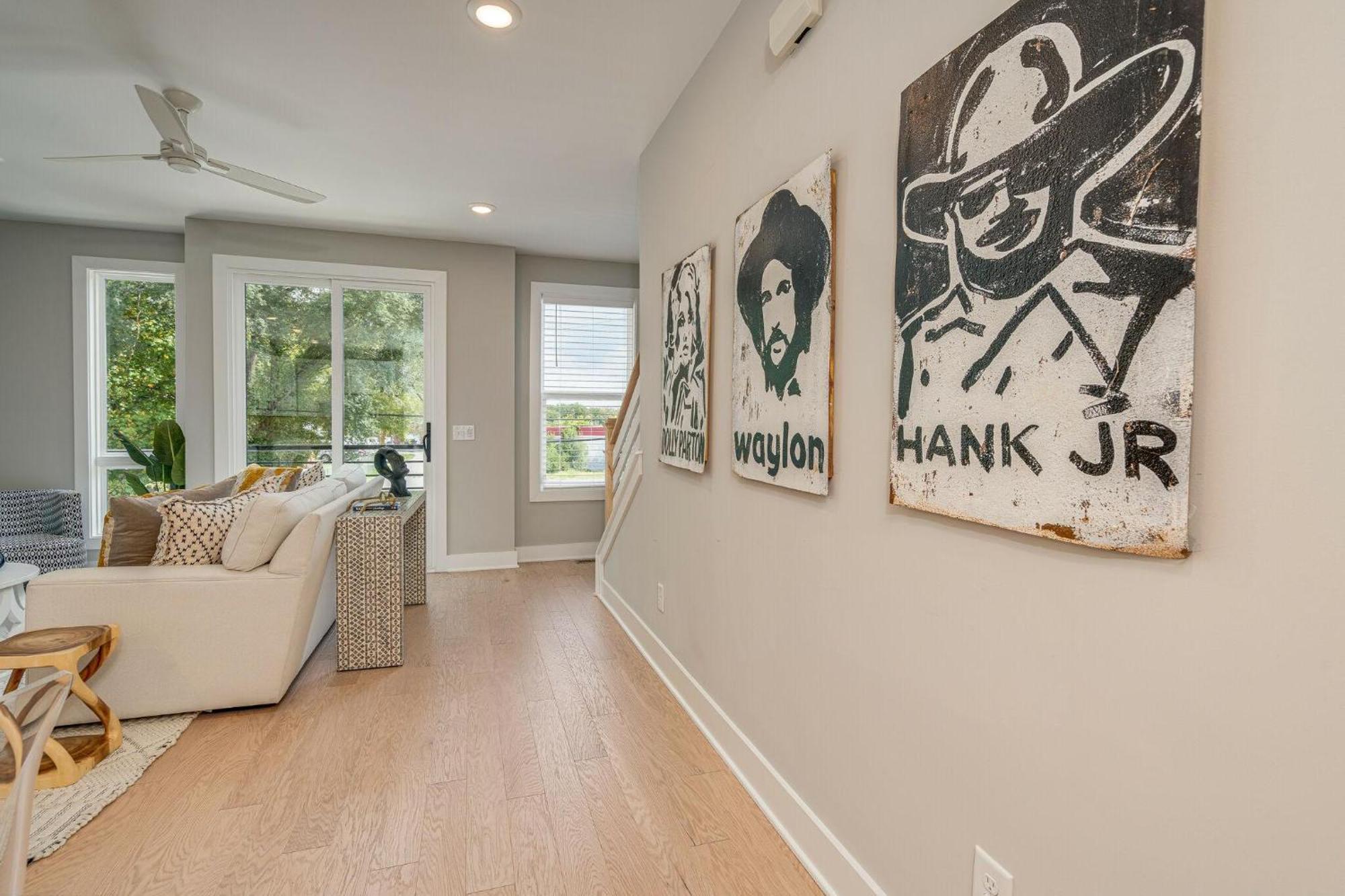 - 1308 Montgomery Ave Unit 2 *