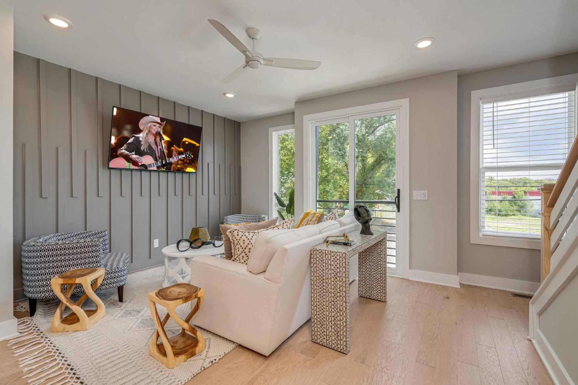 - 1308 Montgomery Ave Unit 2 *